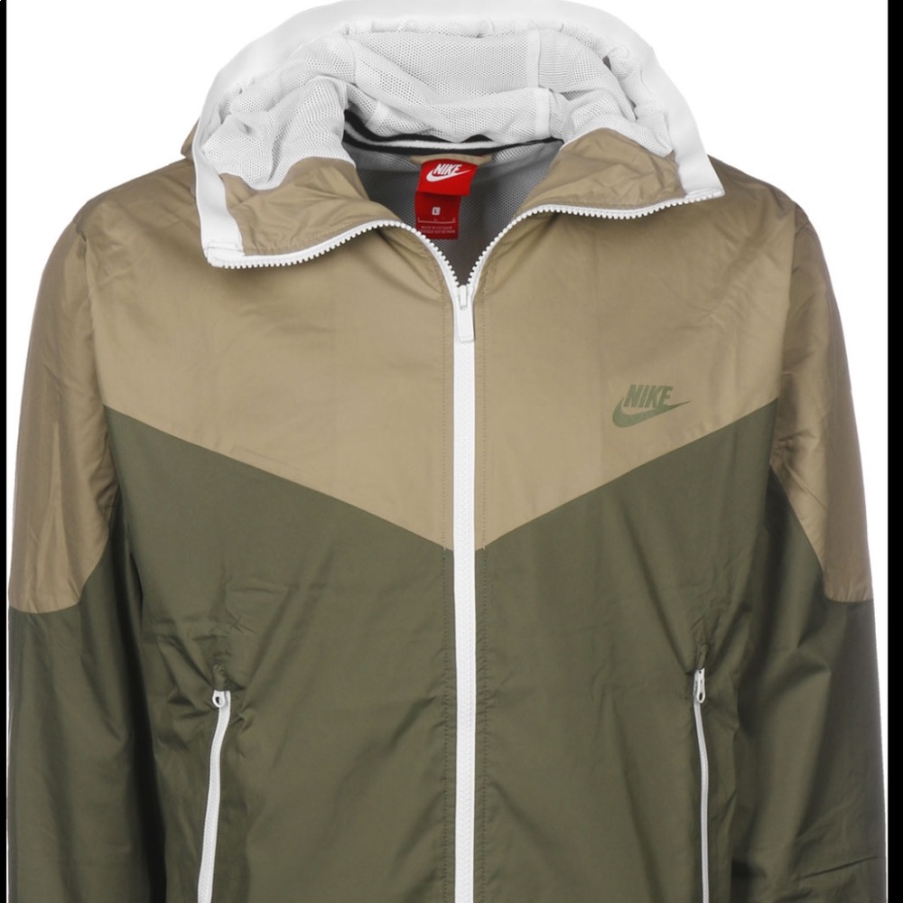 Nike windbreaker size medium worn only few times